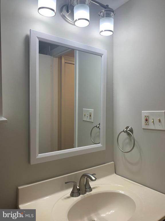 Building Photo - 738 N Wakefield St