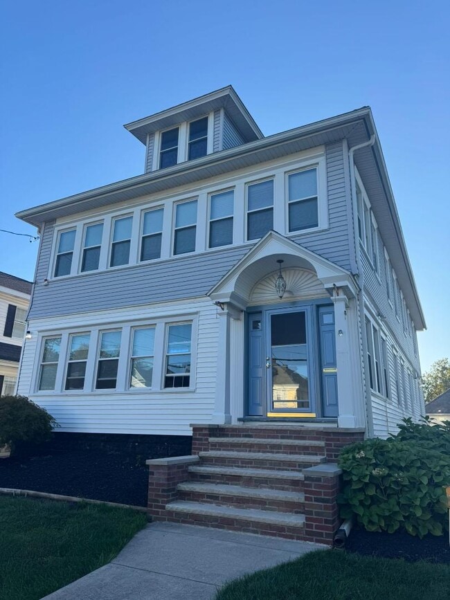 Building Photo - 258 Hickok Ave