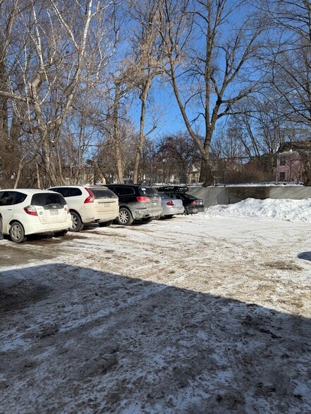 Building Photo - 30 School St