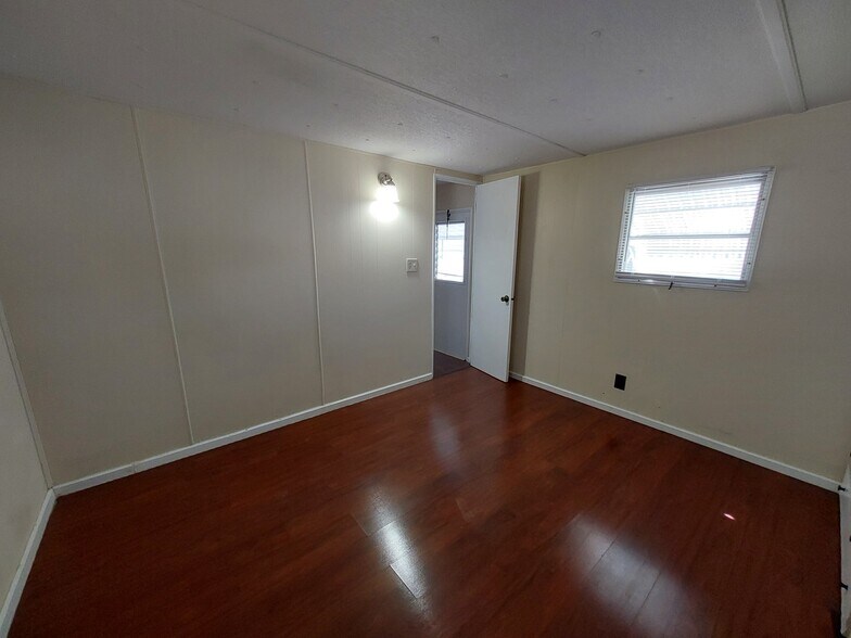 Building Photo - 1009 49th Avenue Dr W