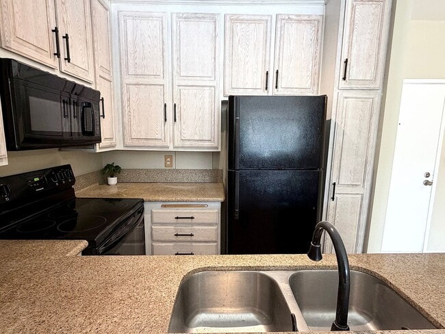 Building Photo - 2 Bed | 2 Bath Condo Near Pepperdine University – Gated Community with Ocean Views