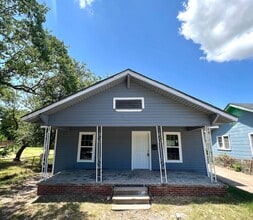 Building Photo - Move-in Ready 3/1 in Port Arthur
