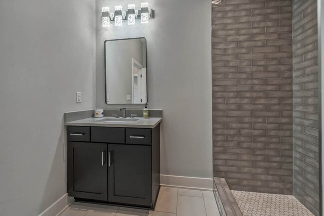 Building Photo - 1909 Hailey Ave