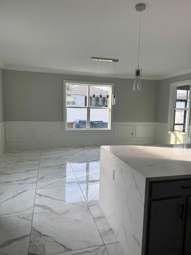 Building Photo - 5/3.5 Groveland Home