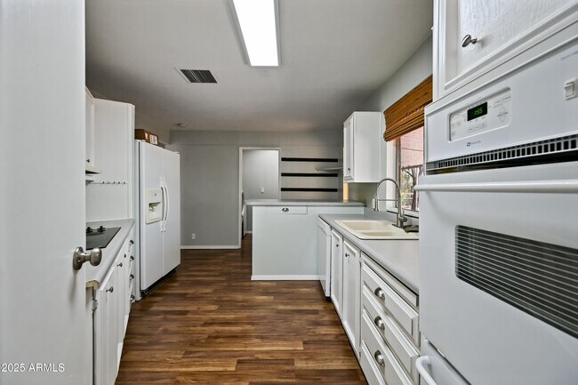 Building Photo - 156 N Hawes Rd
