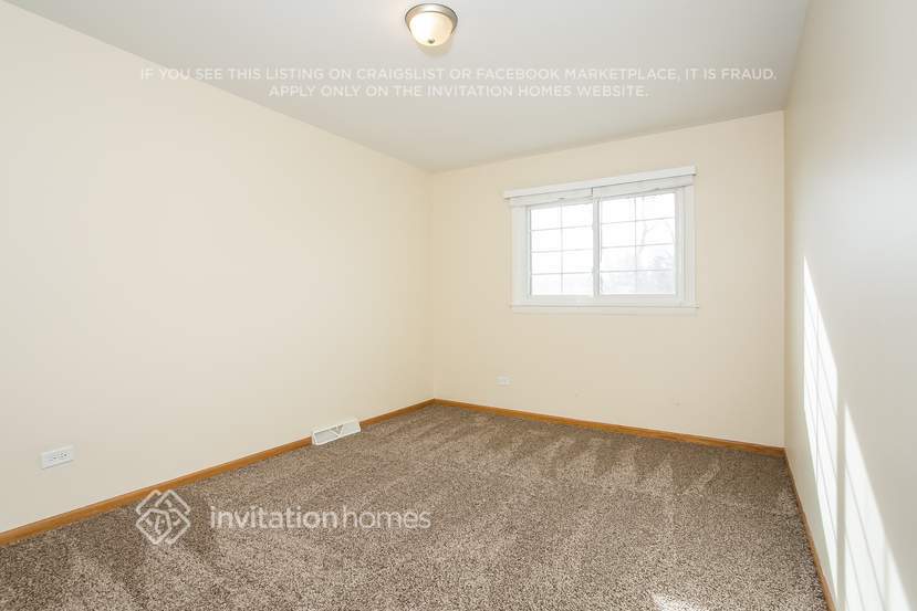 Building Photo - 1035 Iowa St