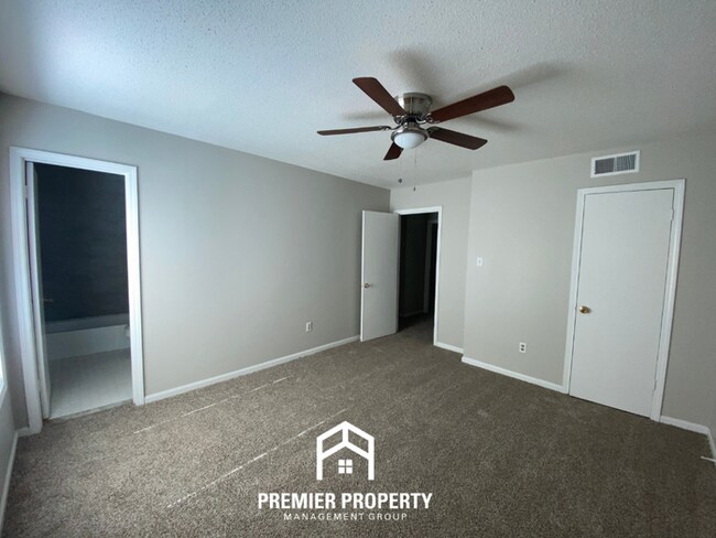 Building Photo - 3796 St Elmo Ave