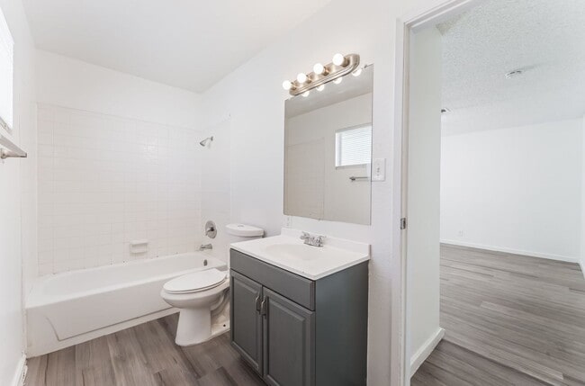 Building Photo - Upgraded 3 Bedroom Unit Near Air Force Base!