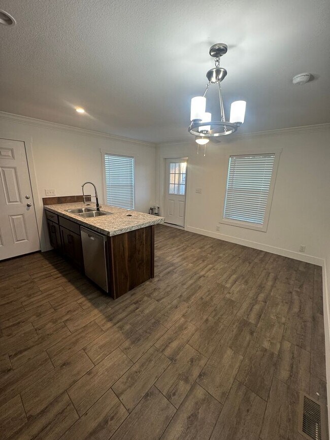 Building Photo - 632/634 Edna Lane