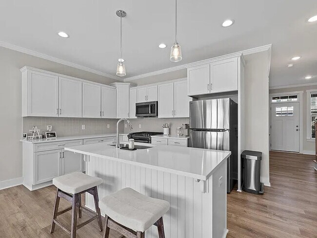 Building Photo - Lease OR Lease to Own