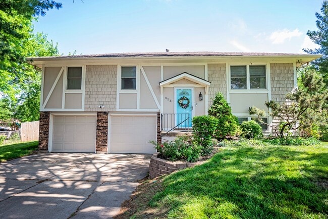 Building Photo - 413 SE Lana Ct