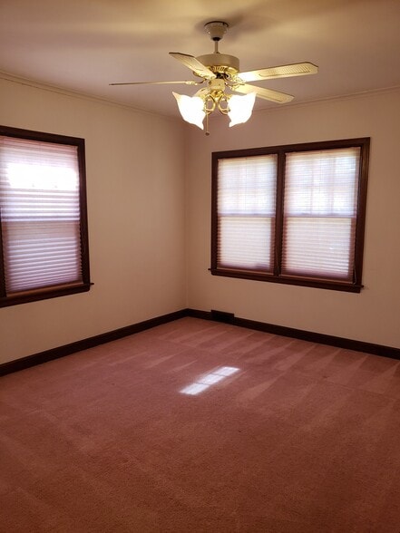 Building Photo - 1003 W 17th St