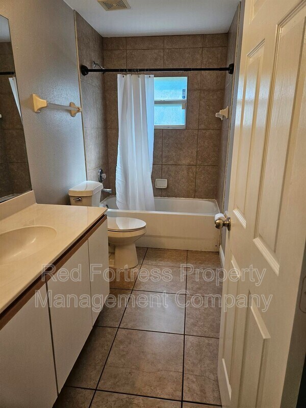 Building Photo - 2707 26th St W