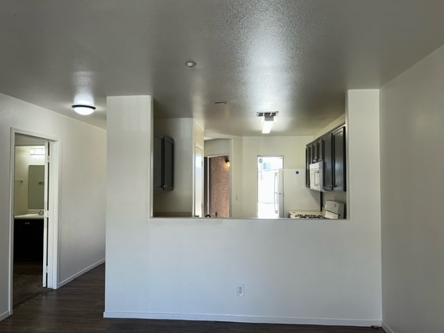 Building Photo - 4430 E Van Buren Ave