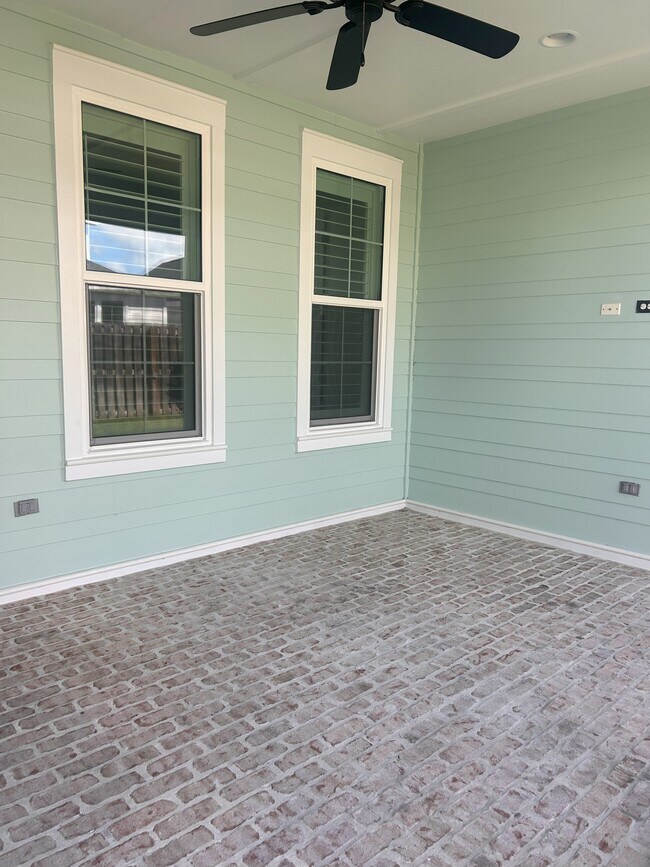 Building Photo - 14 Conifer Ct