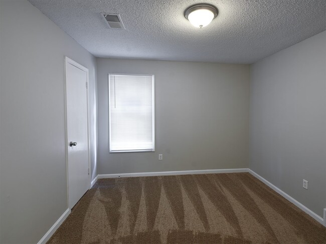 Building Photo - Newly renovated 4 bed, 2 bath home near Germantown with easy access to 385.