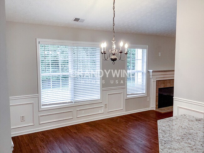 Building Photo - One month FREE RENT!!!