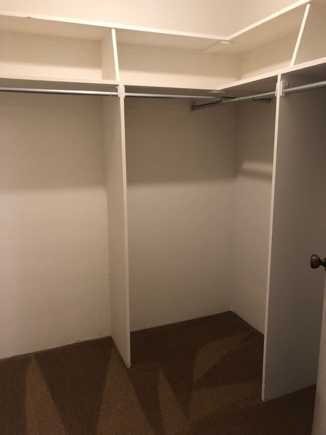 Building Photo - First floor condo!