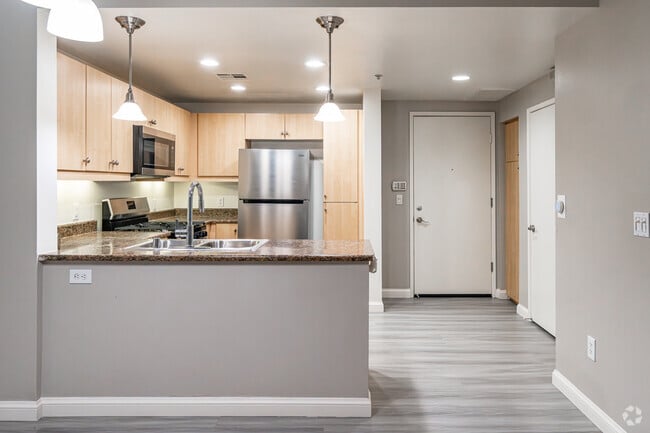1BR, 1BA - 762SF - Kitchen/Entrance - Metro 102 Apartments