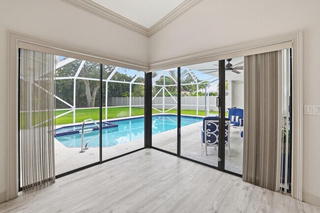 Building Photo - 15600 Rolling Meadows Cir