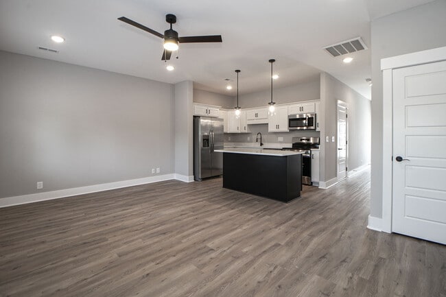Building Photo - 1603 Jonathan Wade Cir