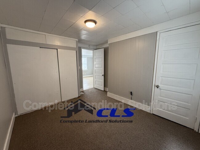 Building Photo - 2401 Garfield Ave