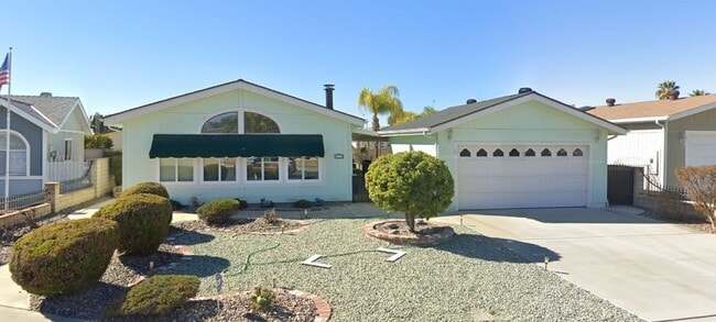 Building Photo - Beautifully remodeled Two Bedroom Two Bath...