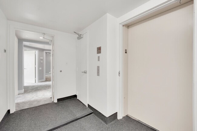 Building Photo - 2777 Paradise Rd