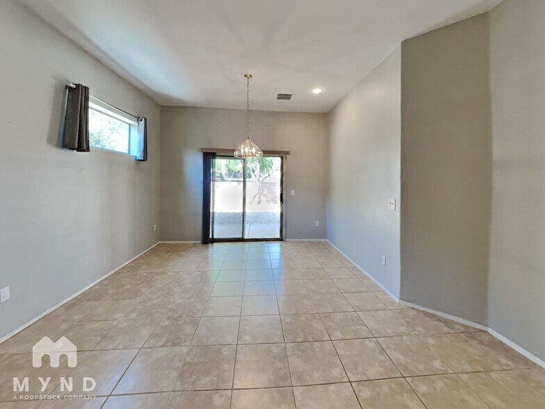 Building Photo - 2455 N Avenida TABICA