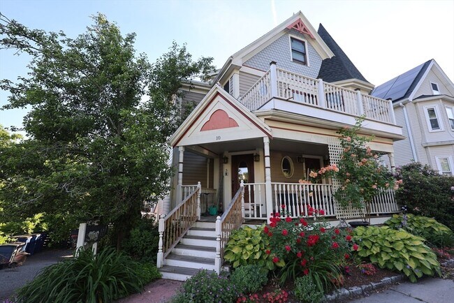 Building Photo - 10 Symmes St