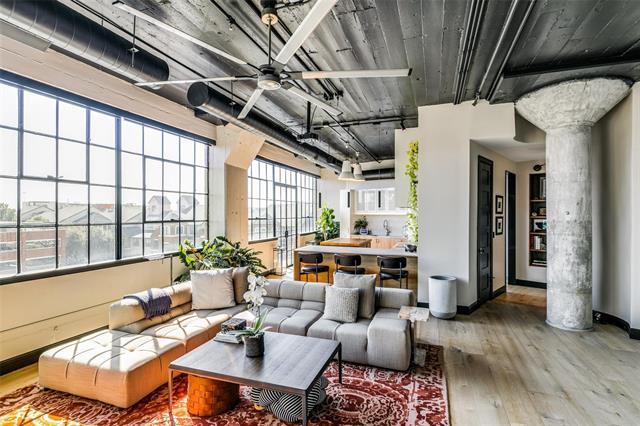 Building Photo - 2220 Canton St