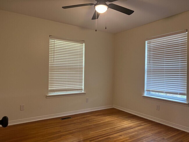 Building Photo - 304 S Claremont Ave