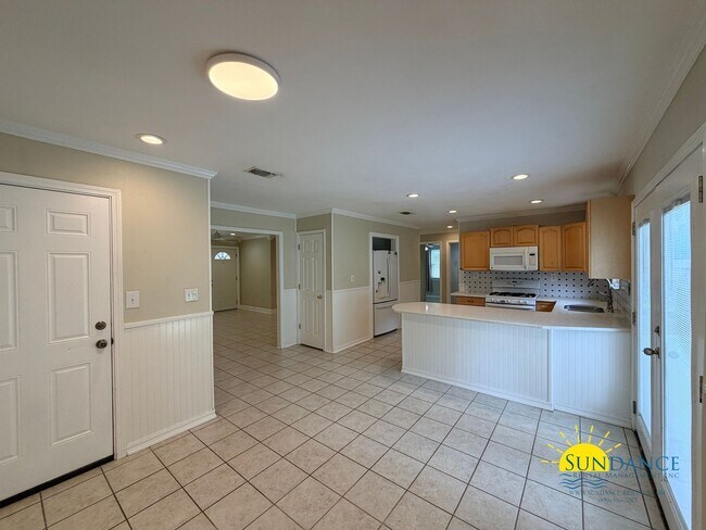 Building Photo - 48 Poulton Dr NW