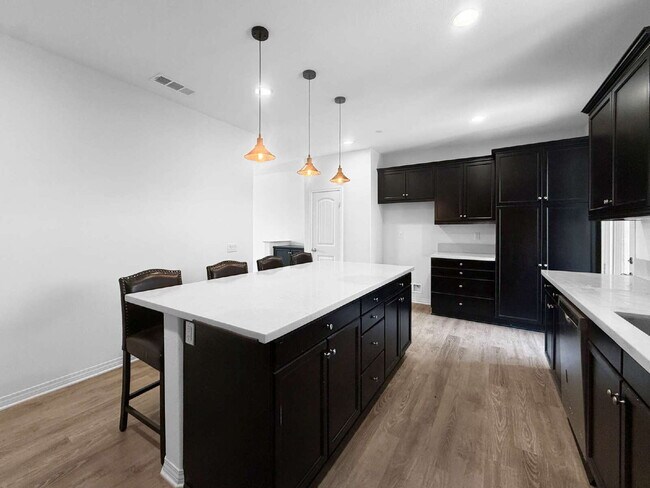 Building Photo - Welcome to Santa Clarita Living at Its Best!