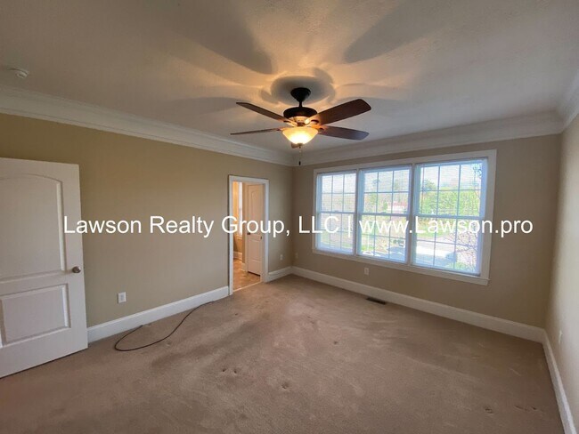 Building Photo - Colonial Green Row Home with Two Car Garage