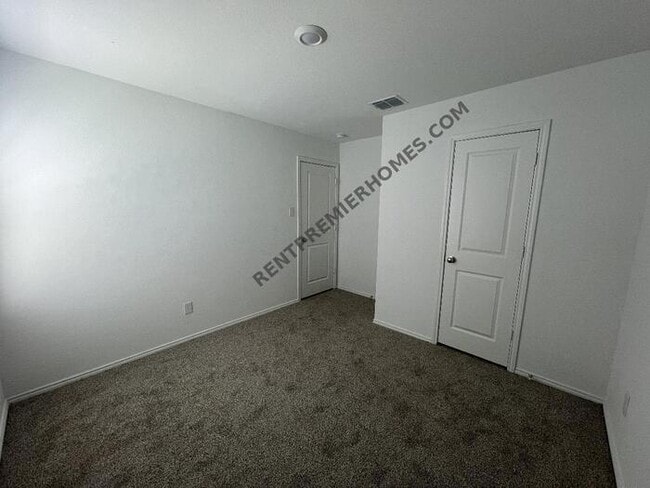 Building Photo - 531 Cochran Dr