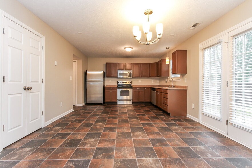Building Photo - 10555 Wintergreen Way