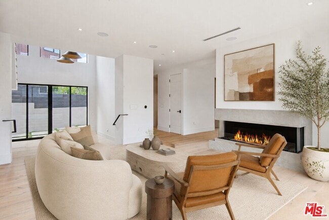 Building Photo - 1030 Centinela Ave