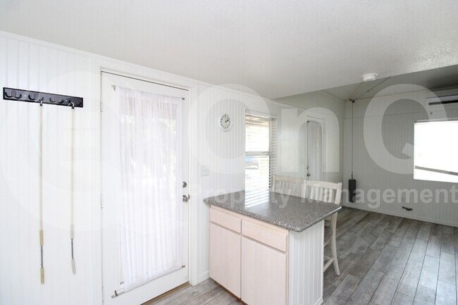 Building Photo - 149 1/2 East Butte Avenue