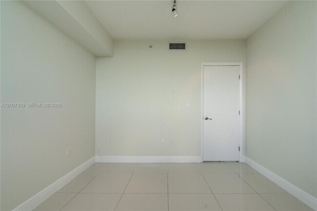 Building Photo - 1871 NW S River Dr