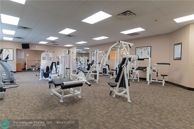 Building Photo - 9220 S Hollybrook Lake Dr