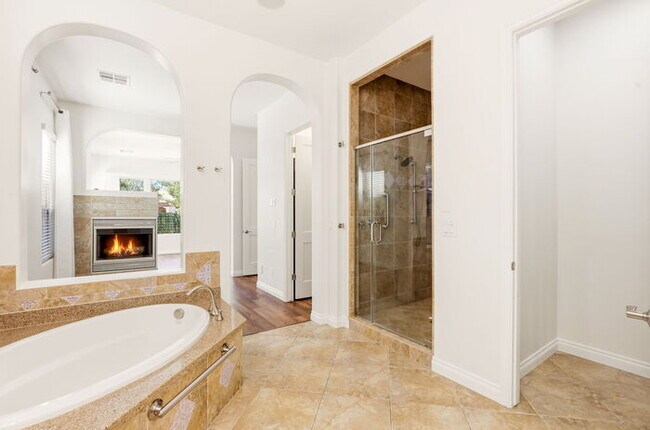 Building Photo - Encanterra Golf Community
