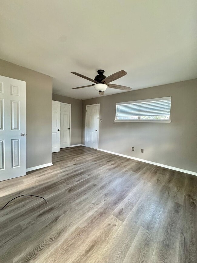 Building Photo - NOW AVAILABLE - 4 Bedroom + 3 Bathroom Hom...