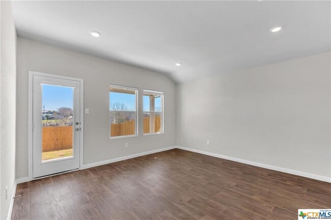 Building Photo - 585 Apache Plum Dr