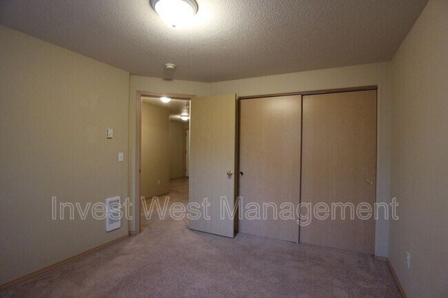 Building Photo - 1830 SE 11th Ave