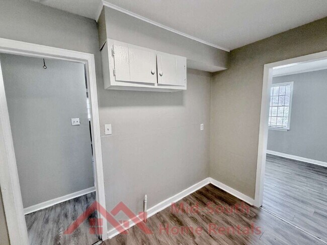 Building Photo - 566 Burlington Cir