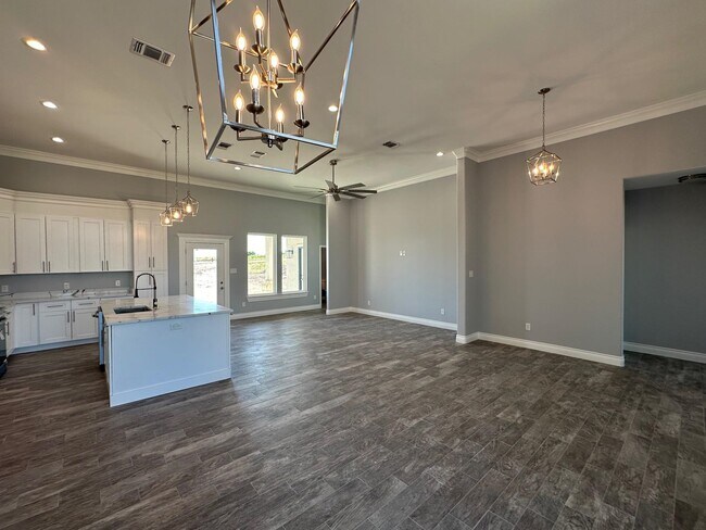 Building Photo - 523 Canyon Creek Dr