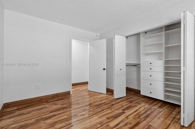 Building Photo - 1632 SW 19th Ter