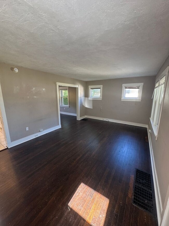 Building Photo - 249 Elwyn Ave