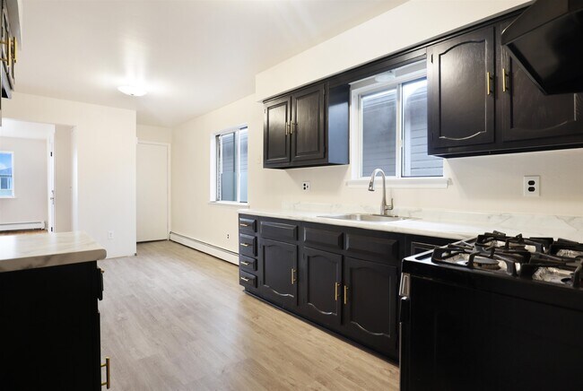 Building Photo - 711 Bergen St